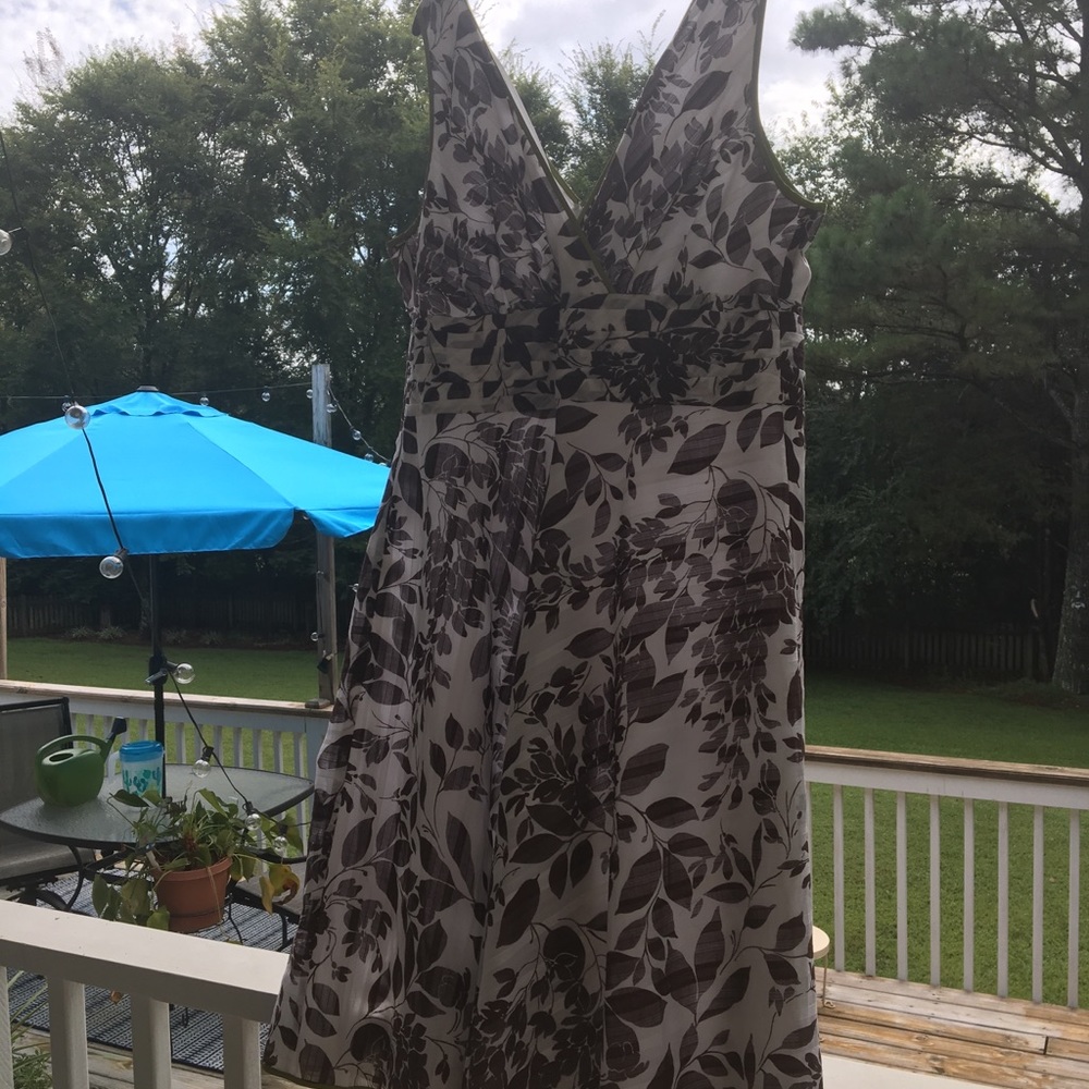 Dress - Picture 4 of 7